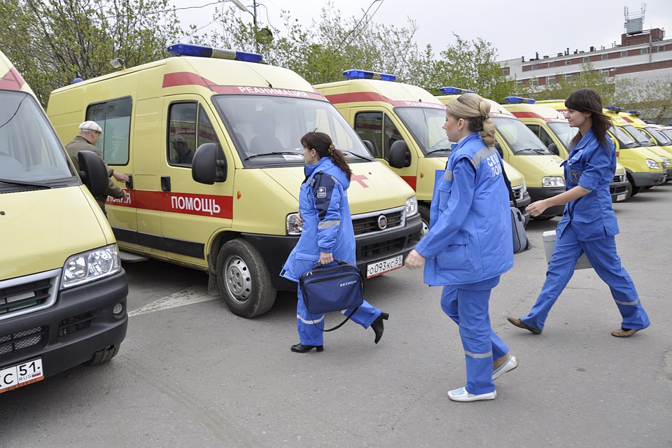 Медики увезли подростка в реанимацию.