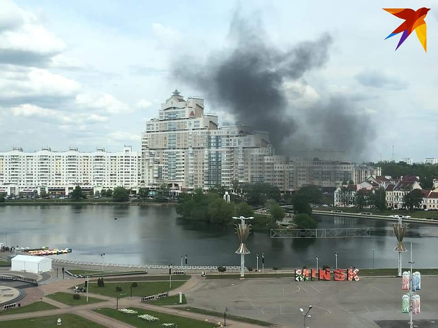 Чёрный дым и запах гари в центре Минска.