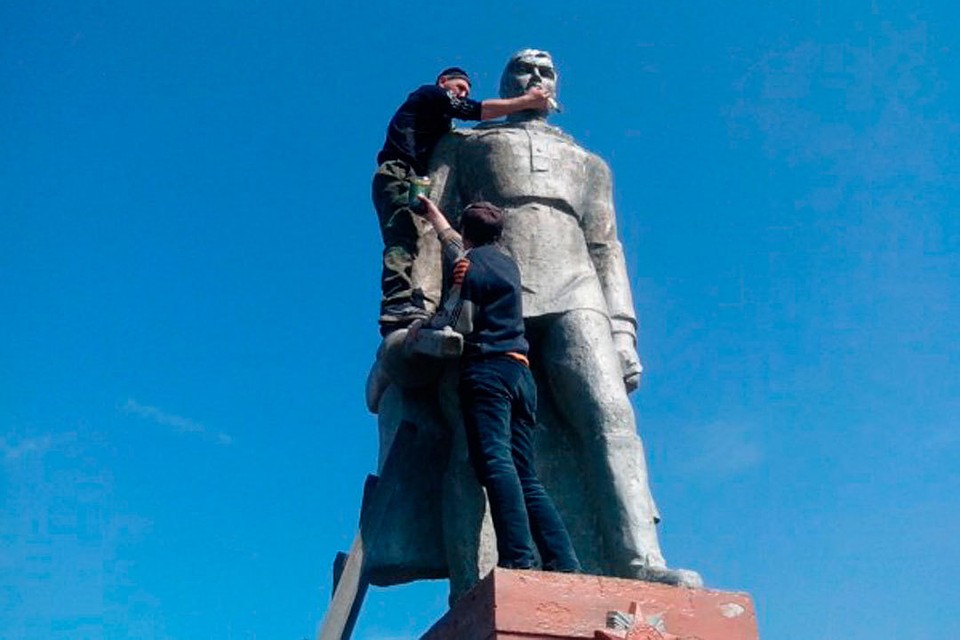 Восстановление памятников.