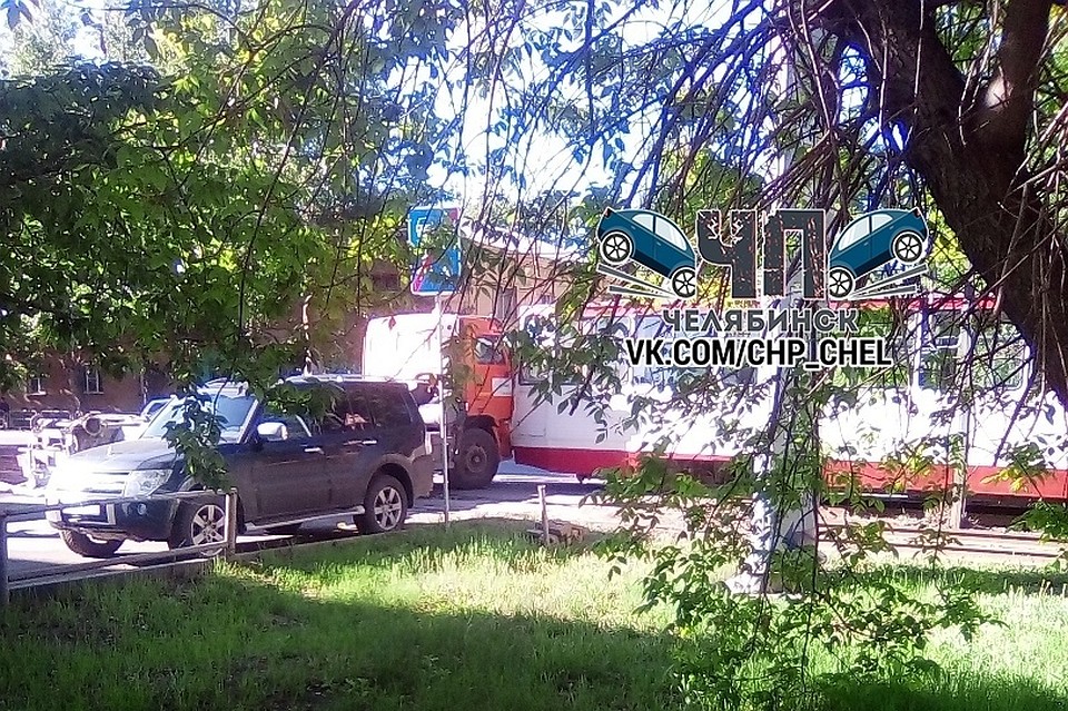 По словам очевидцев, пострадавших в аварии нет. Фото: группа во ВКонтакте «ЧП | ДТП Челябинск»