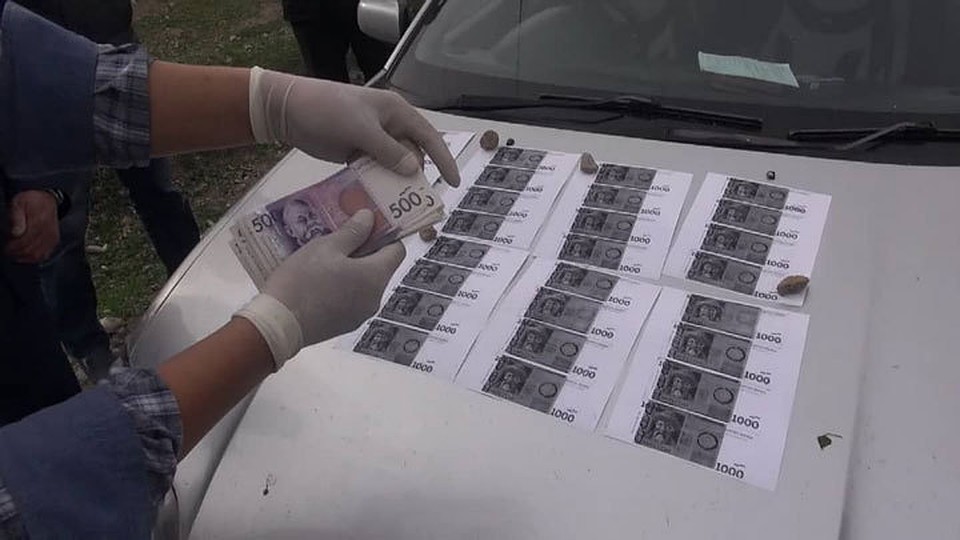 Мужчина получил эти деньги за помощь с трудоустройством.