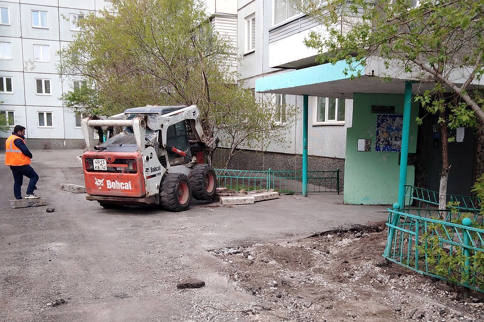 Ряд придомовых территорий Красноярска и, в частности, Центрального района, благоустраивают в рамках реализации программы «Формирование комфортной городской среды». Фото: пресс-служба городской администрации