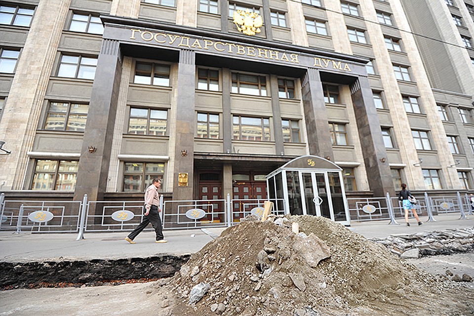 В Думе забили тревогу! А вдруг депутаты, узнав о возможном обрушении, откажутся ходить на работу?