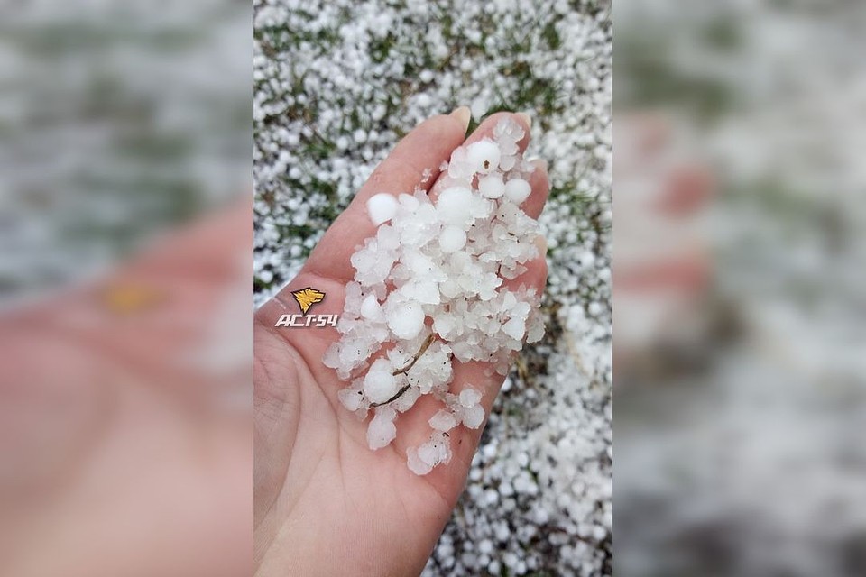 Очевидцы сообщают о крупном граде, выпавшем сегодня в городе.