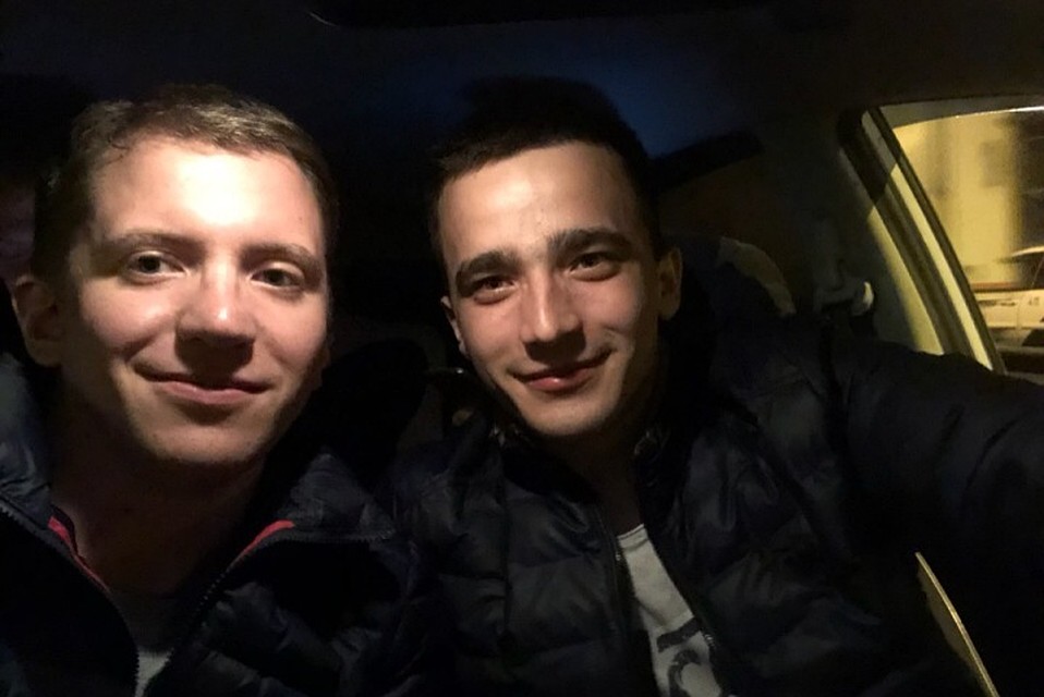 Сергей Семенов справа, наш журналист слева.