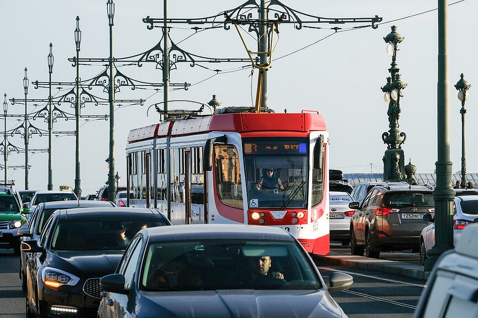 Петербург встал в пробках утром 23 мая из-за неработающих светофоров