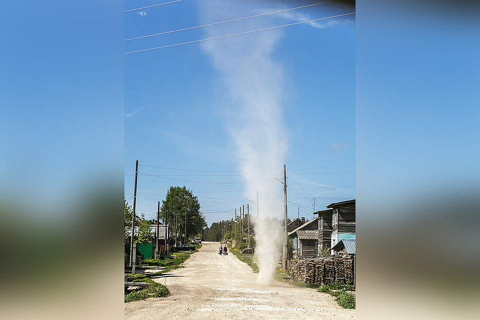 Пылевой вихрь - необычное явление для наших широт. Фото: vk.com/meteokirov