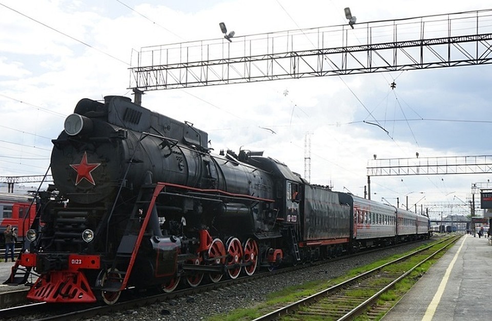 Ретро-поезд с паровозом ЛВ-0123 на вокзале в Екатеринбурге. Фото: пресс-служба СвЖД