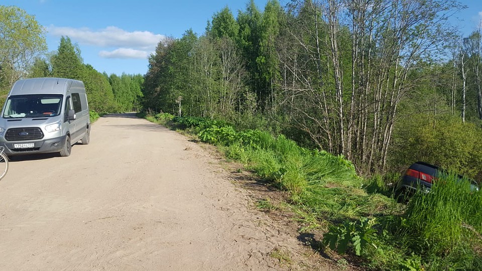 Легковушка съехала в ручей, водитель утонул Фото: пресс-служба УГИБДД по Тверской области