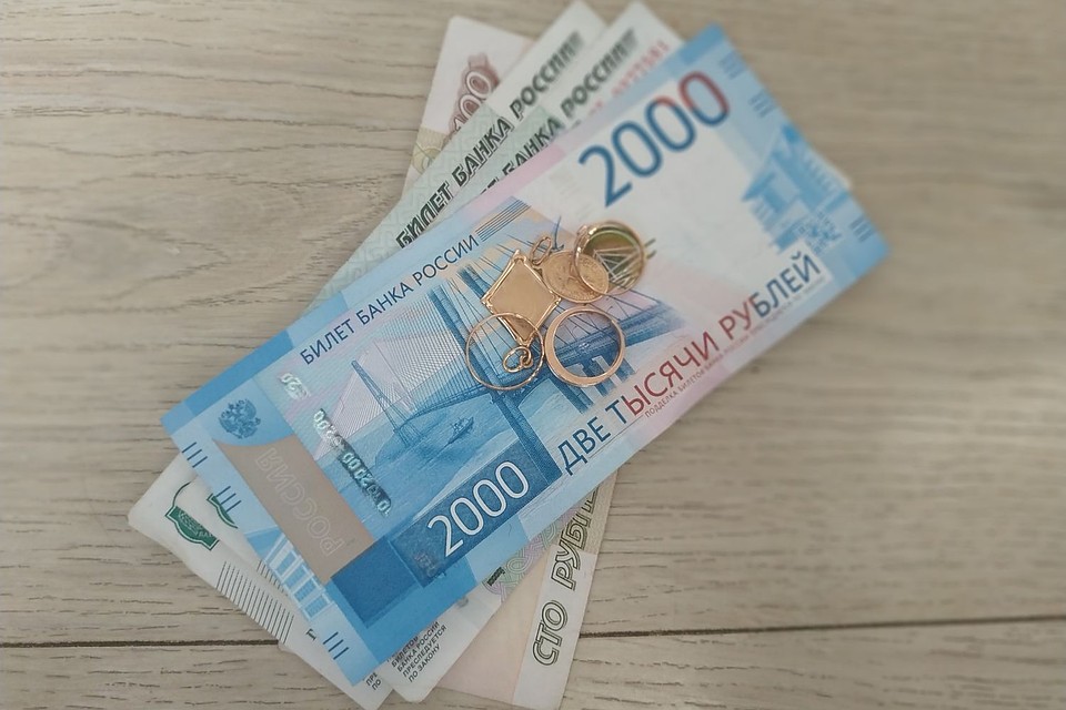 Пожилая женщина лишилась денег и золота
