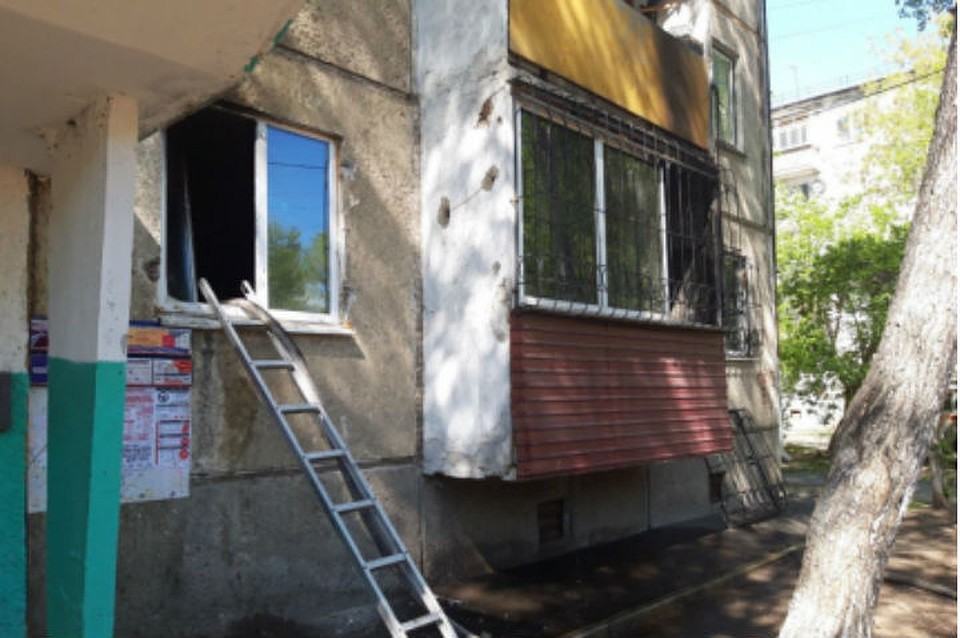 Вытащили из огня: двое иркутян спасли мать и трехлетнего малыша из горящей квартиры