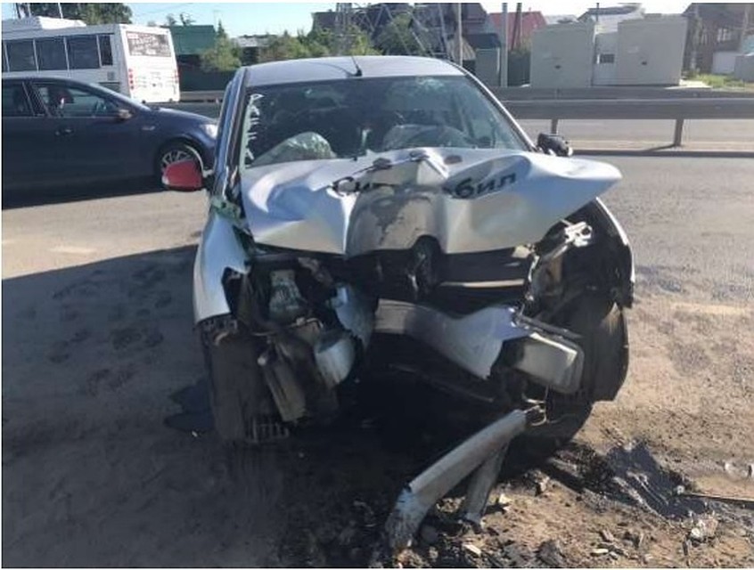 Автомобиль получил серьезные повреждения