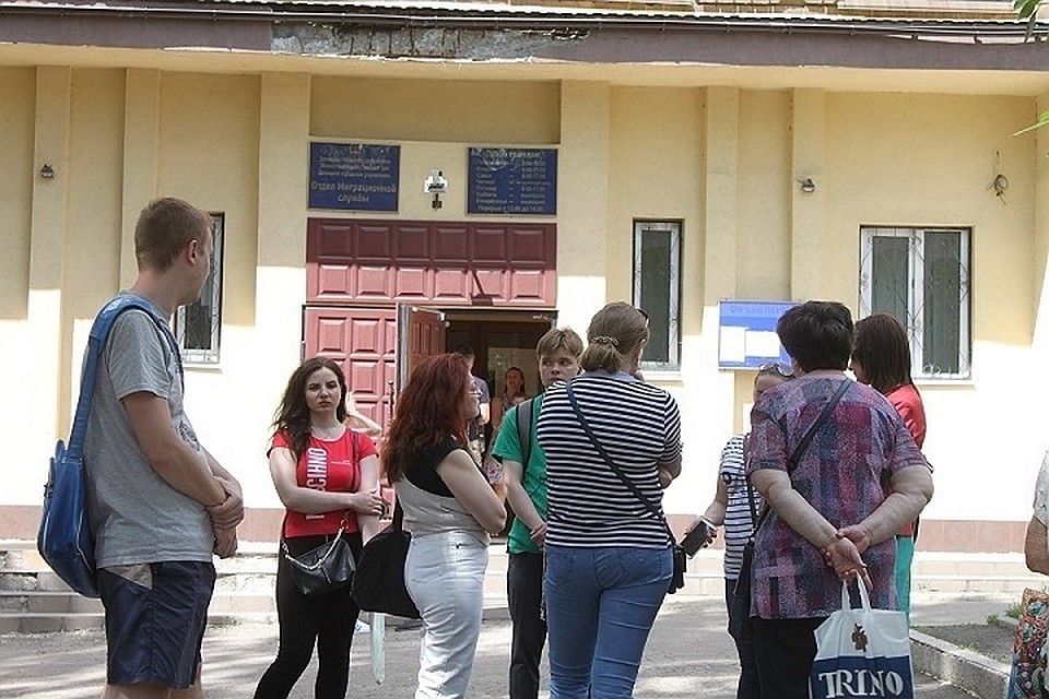 Очередь на подачу документов на российские паспорта в Донецке