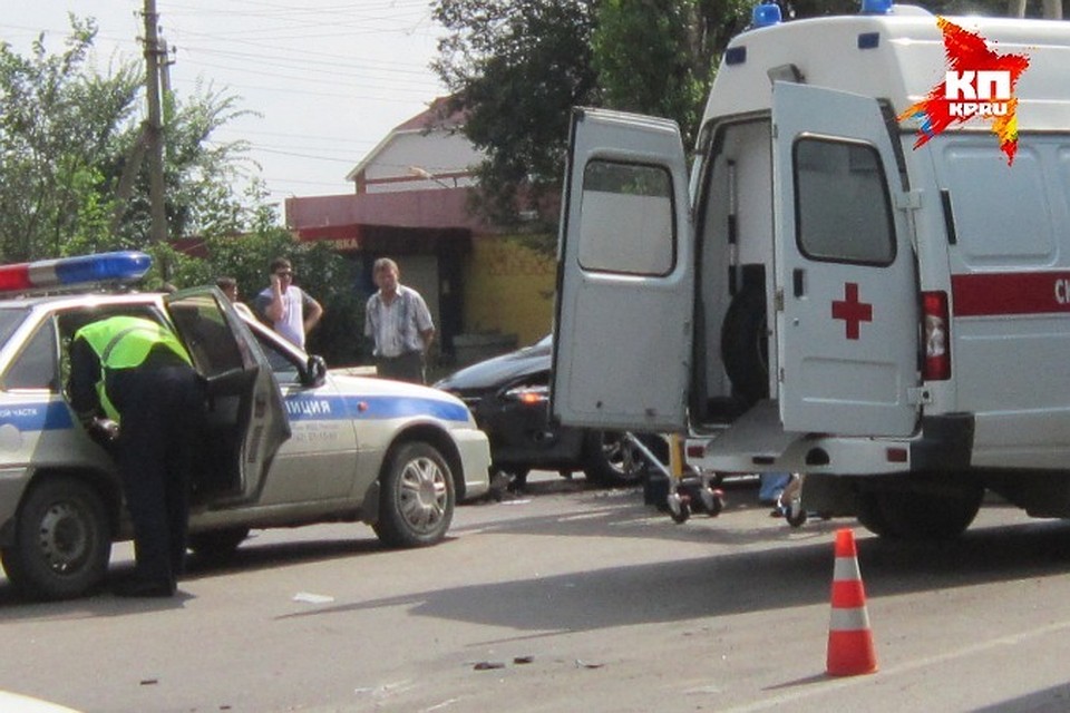 Водитель не смог удержать машину на дороге.