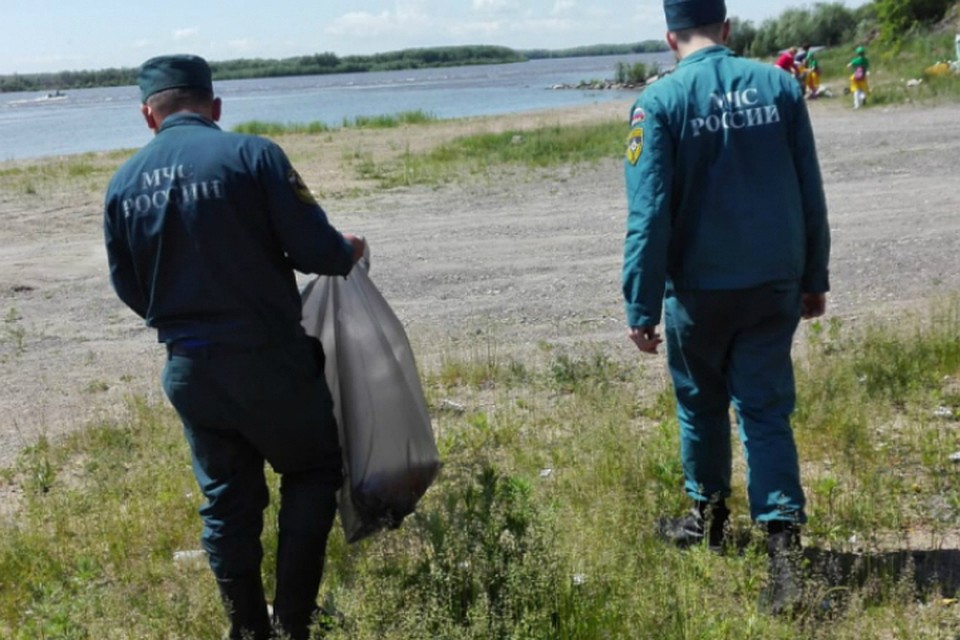 С берега Амура в Хабаровском крае убрали опасные предметы и осколки стекла