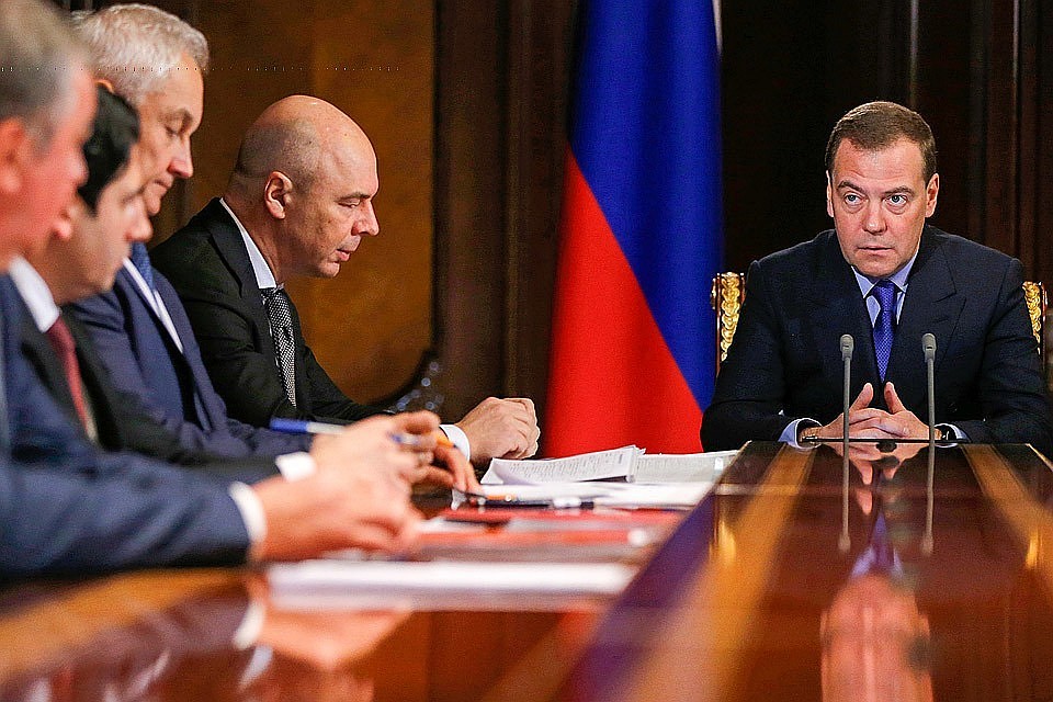 Премьер-министр РФ Дмитрий Медведев во время совещания о финансово-экономическом состоянии госкорпорации "Роскосмос" в январе 2019 года. Фото Дмитрий Астахов/пресс-служба правительства РФ/ТАСС