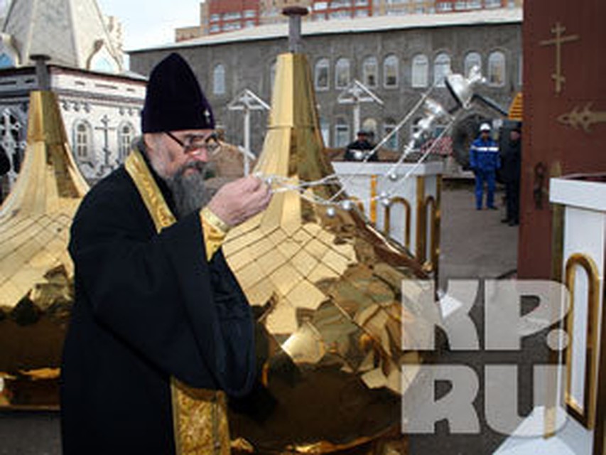 Освятил купола владыка Никон