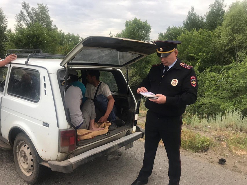 Не все пассажиры поместились в салоне автомобиля