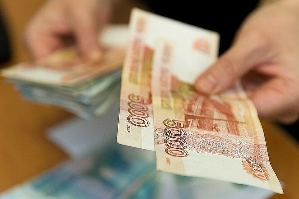 Мужчина занизил сумму налога, заключив фиктивные договоры с несколькими компаниями