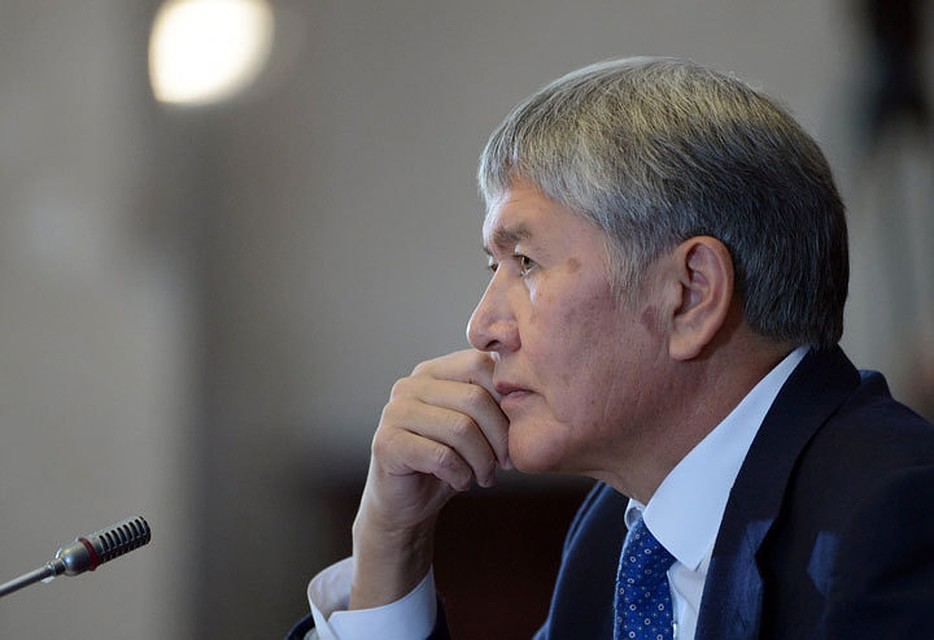 Экс-президент ушел в глухую оборону.