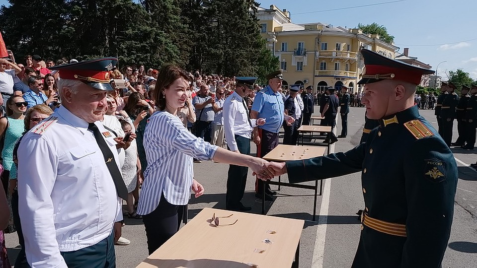 Врио ректора ЮФУ Инна Шевченко поздравила выпускников. Фото: ЮФУ.