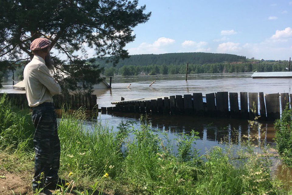 Наводнение в Тулуне: горожанам раздадут бесплатный хлеб. Фото: Николай ТЕКАЛОВ.