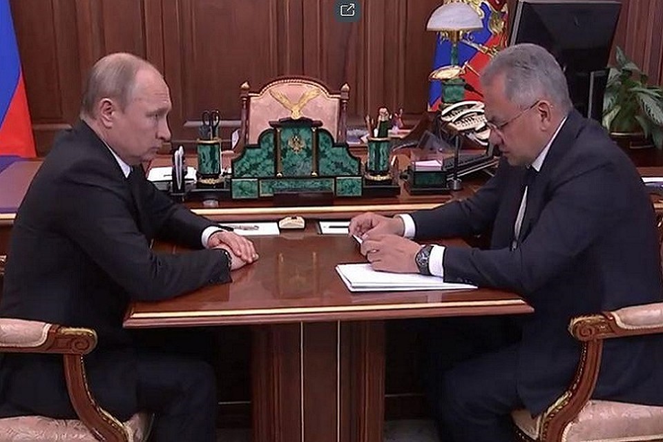 Владимир Путин выслушал доклад Сергея Шойгу о ЧП в Североморске