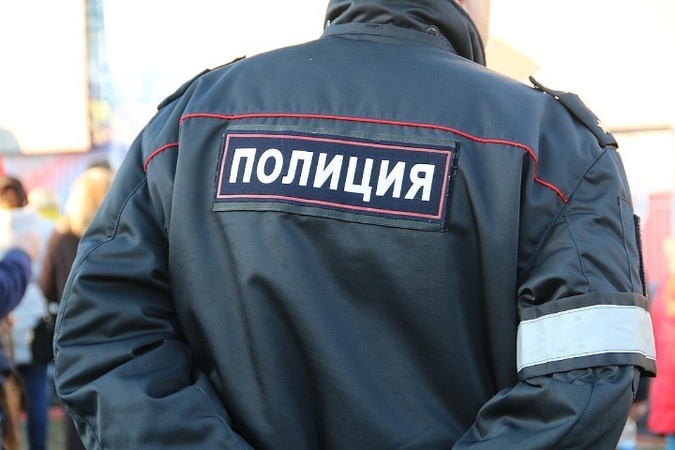 На место происшествия выехали следственно-оперативная группа и наряды ГИБДД
