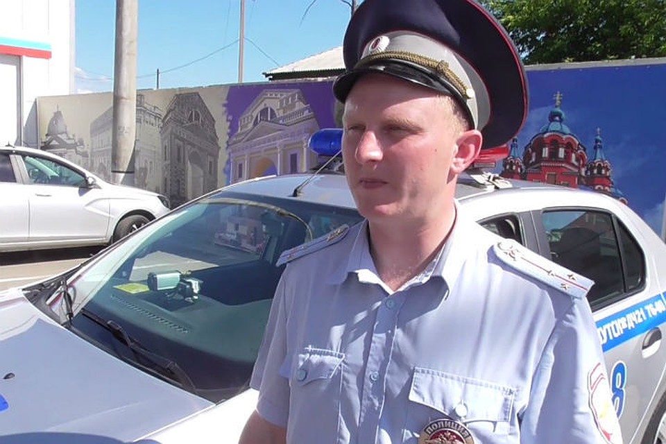 "Помогите, дочке плохо!": полицейский довез до больницы 11-месячную девочку и спас ей жизнь
