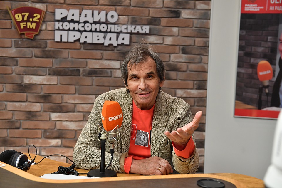 Бари Алибасов вот уже много лет влюблен, как мальчишка, в Лидию Федосееву-Шукшину
