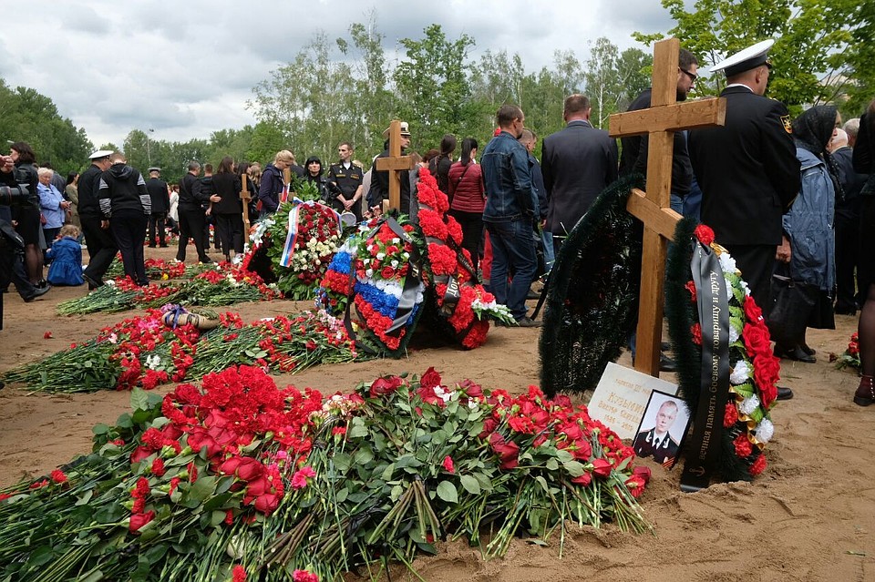 В Петербурге похоронили погибших на подлодке моряков