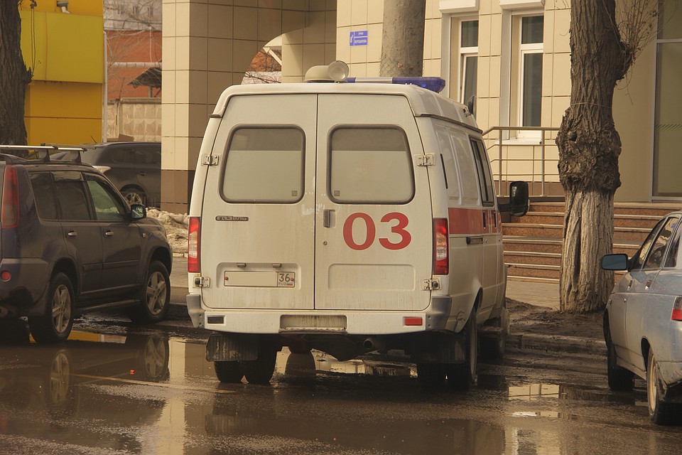 Водитель и двое пассажиров доставлены в Бобровскую районную больницу