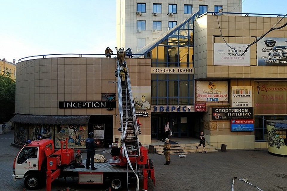 В центре Красноярска загорелся бар