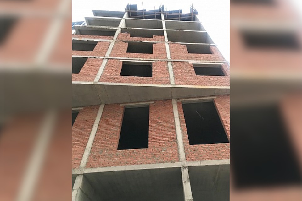 Погибший сорвался с четвертого этажа