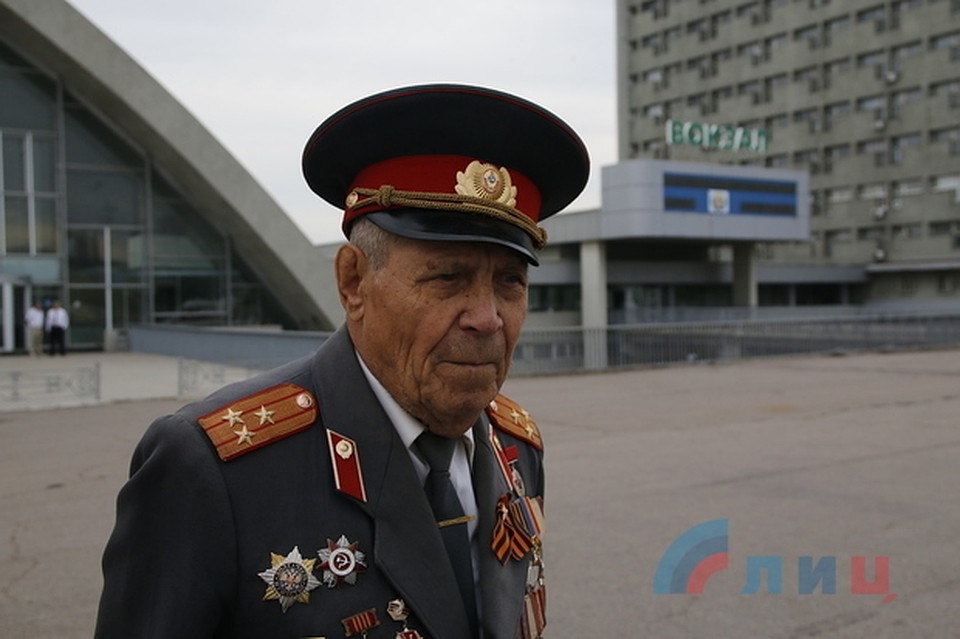 Ветеран Великой Отечественной поблагодарил Путина за получение российского паспорта. Фото: ЛИЦ