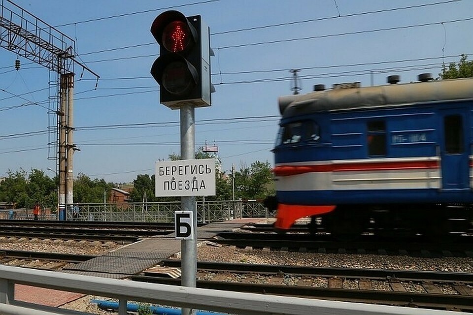 В Тимашевском районе грузовой поезд насмерть сбил девушку