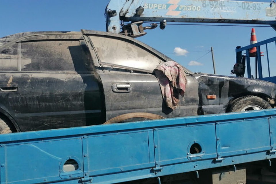 В подтопленном Тулуне из-под завалов вытащили 19 разбитых автомобилей. Фото: ГУ МВД России по Иркутской области.
