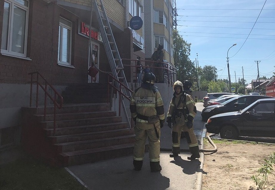 В Тюмени горела квартира дома на улице Карла Маркса. Фото: ЧС Тюмень