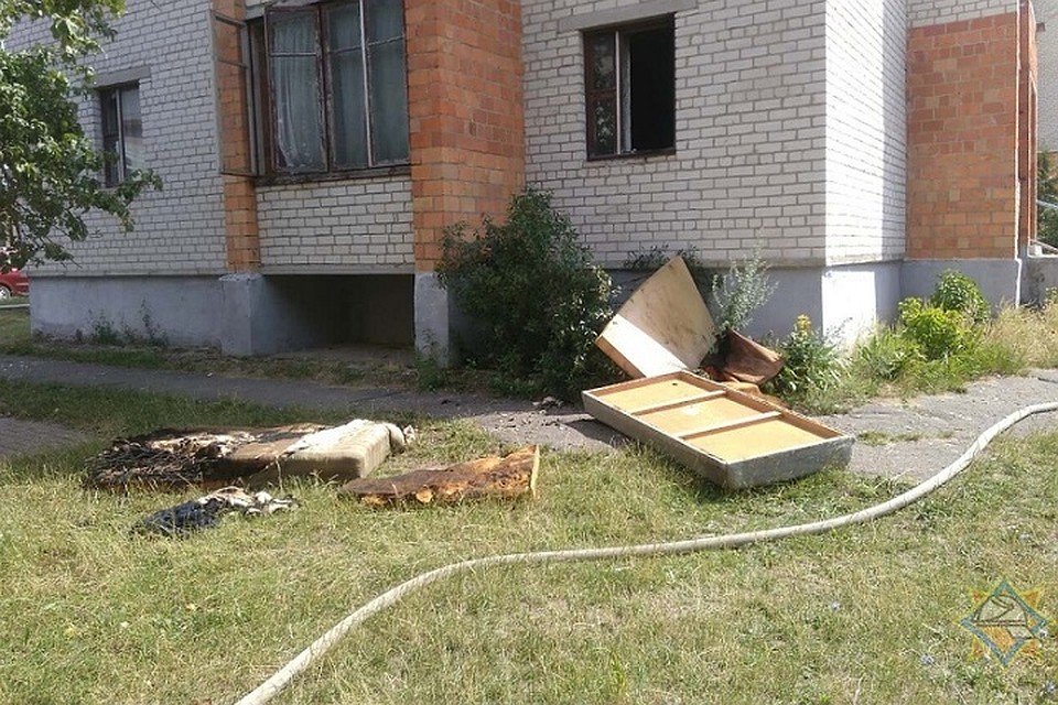 Хозяев сгоревшей квартиры дома не оказалось. Фото: УМЧС Брестской области.