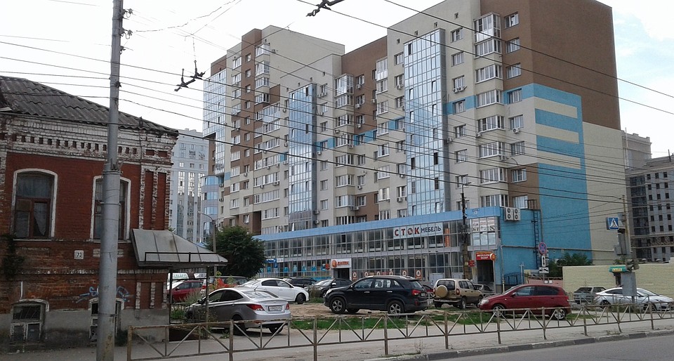 Деревья, кусты и скамейки должны появиться там, где сегодня припаркованы автомобили