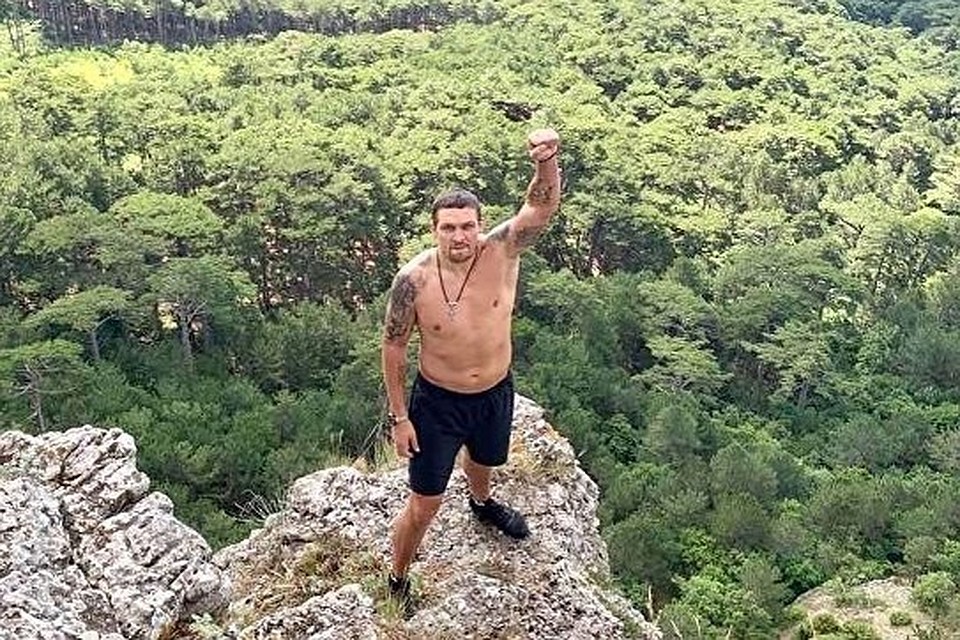 Александр Усик в очередной раз приехал в Крым и поднялся на Ай-Петри. Фото: Instagram