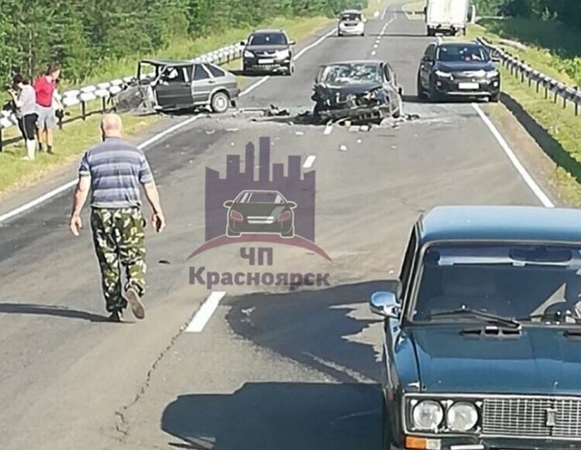 Четыре человека пострадали в лобовом ДТП с тремя машинами под Канском Фото: соцсети