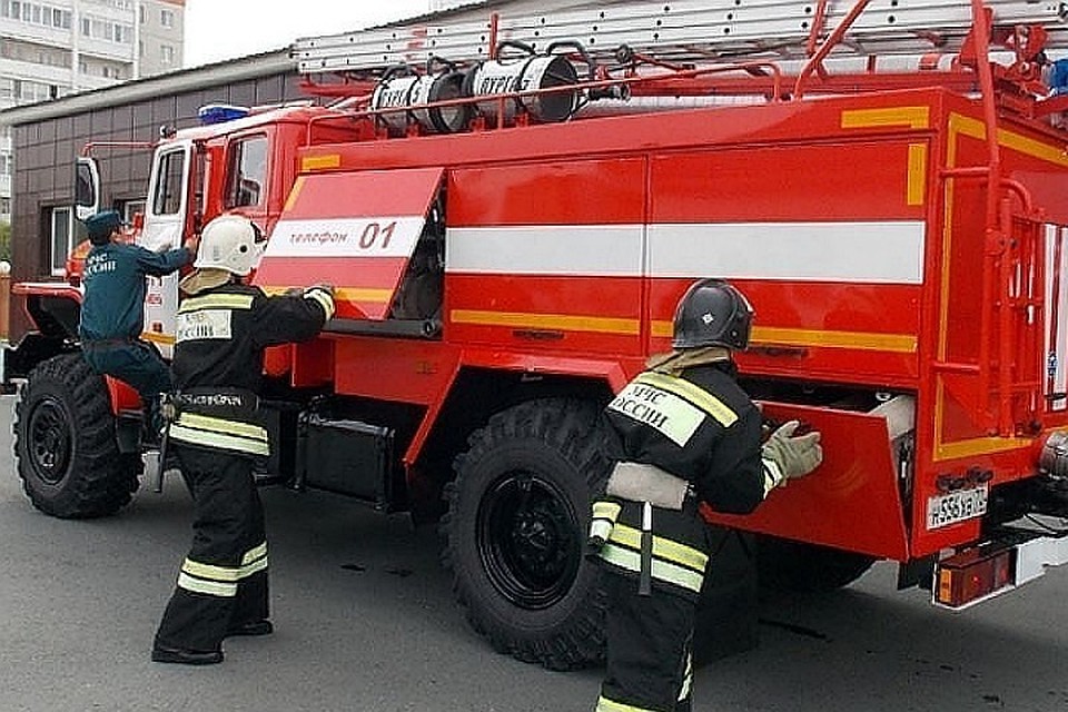 Пожарных вызывали соседи.
