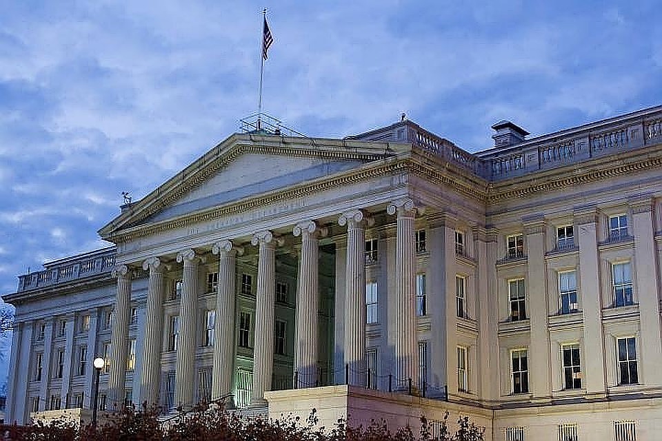 Конкретных лиц политик называть не стал.