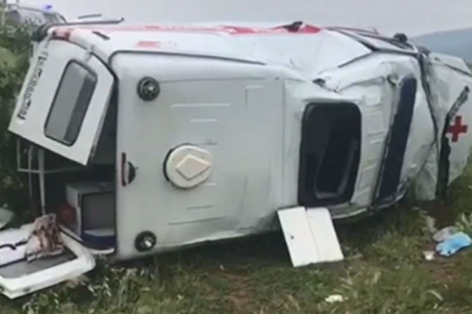 Видео с места ДТП в Качуге, в котором из-за пьяного водителя скорой помощи погибла беременная женщина. Фото: ГУ МВД России по Иркутской области.