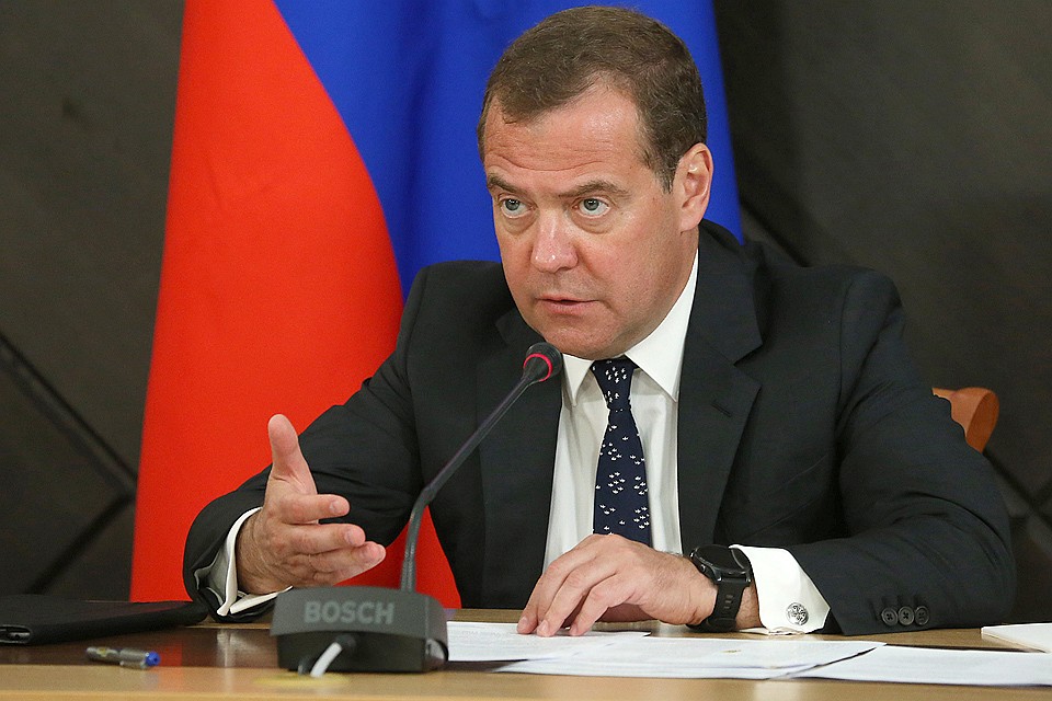 Севастополь. Премьер-министр РФ Дмитрий Медведев во время совещания по вопросу "О ходе реализации национальных проектов (программ) на территории Республики Крым и г. Севастополя в части здравоохранения, образования и культуры". Фото Екатерина Штукина/POOL/ТАСС