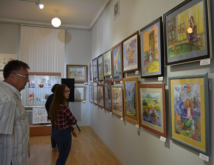 Яркие краски и морские пейзажи вдохновляют и на полотнах - museumamur.org