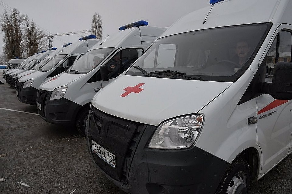Сами медики объясняют долгие приезды нехваткой машин и персонала