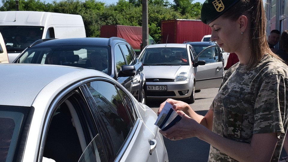 Сотрудники СБУ часто используют «заробитчан» для контрабанды. Фото: dpsu.gov.ua