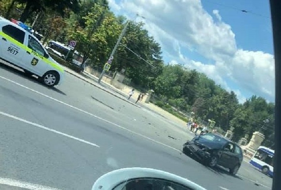 Дорогу не поделили автоледи и 34-летний мужчина. Фото: protv.md